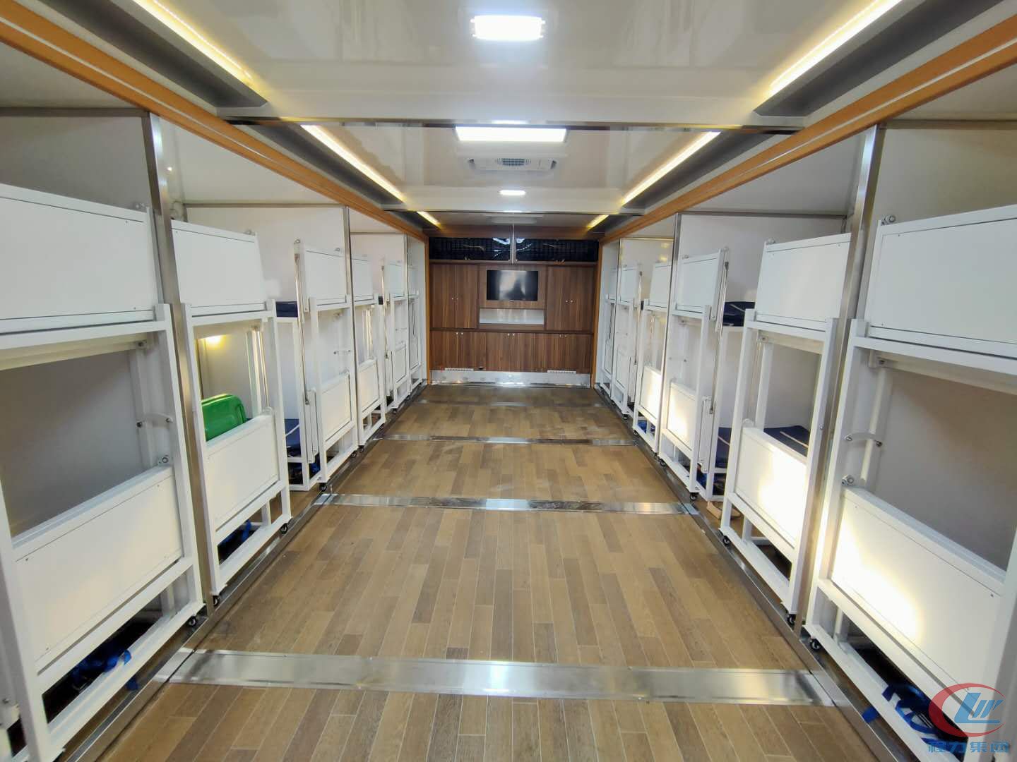 重汽豪沃T5G宿營(yíng)車(chē)