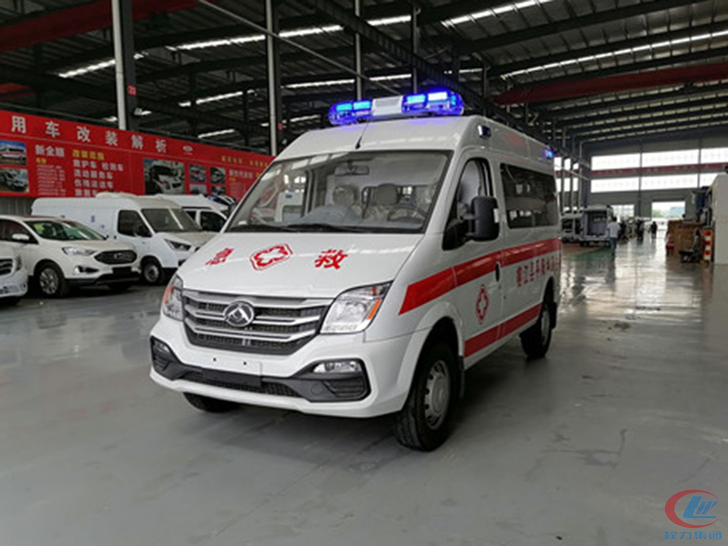 大通V80短軸中頂救護(hù)車