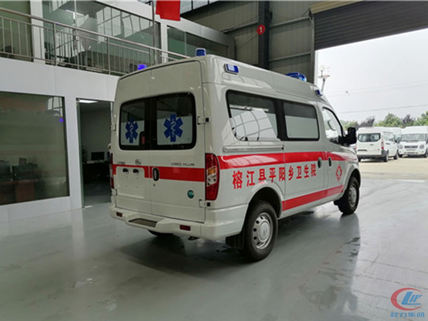 國(guó)六大通V80短軸中頂救護(hù)車