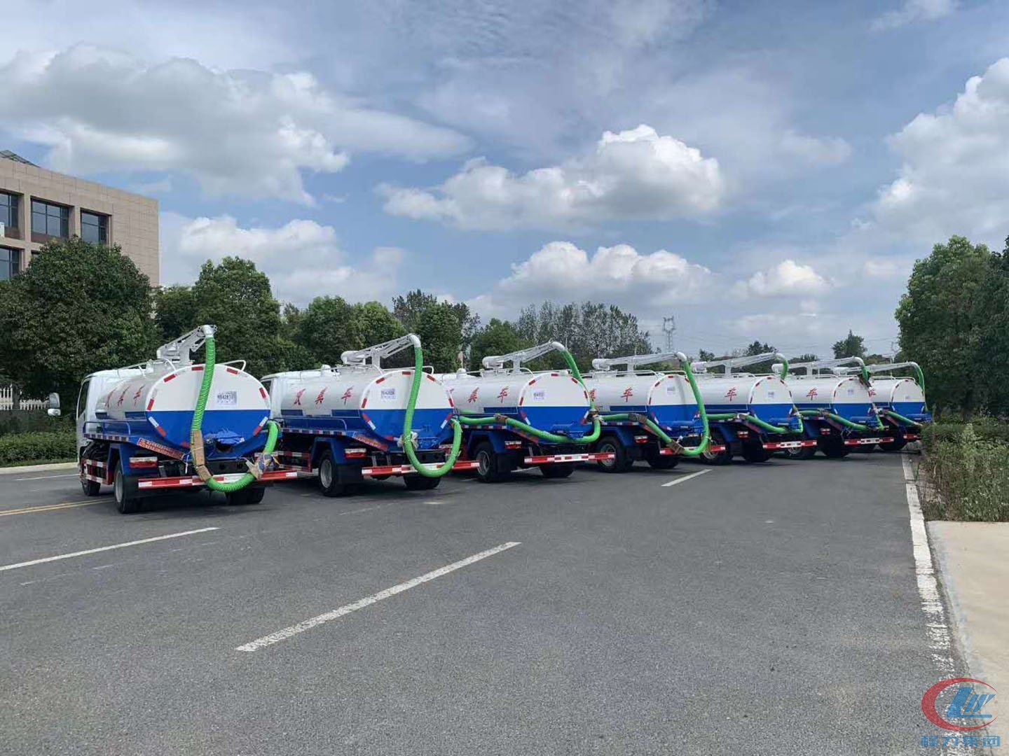 程力集團國六東風(fēng)多利卡吸糞車批量發(fā)往內(nèi)蒙古