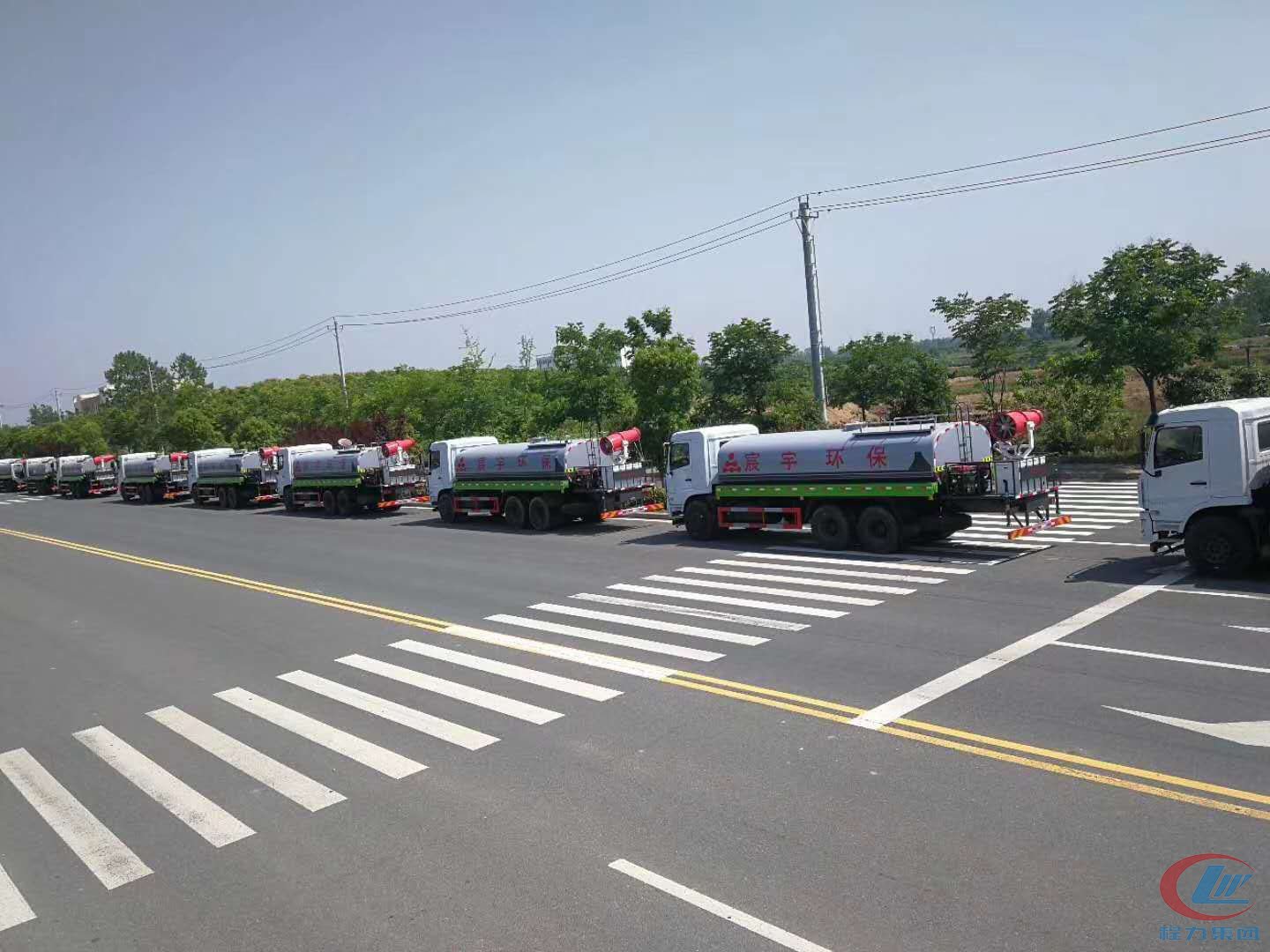 程力集團國六東風(fēng)D3L后雙橋抑塵灑水車十臺齊發(fā)