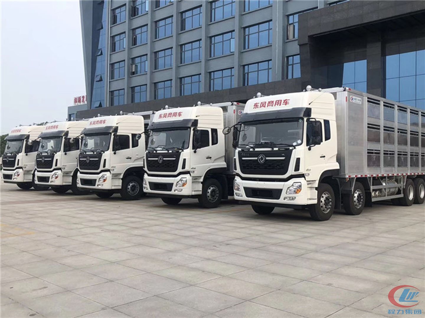 東風(fēng)天龍前四后八9.6米全鋁合金恒溫運豬車