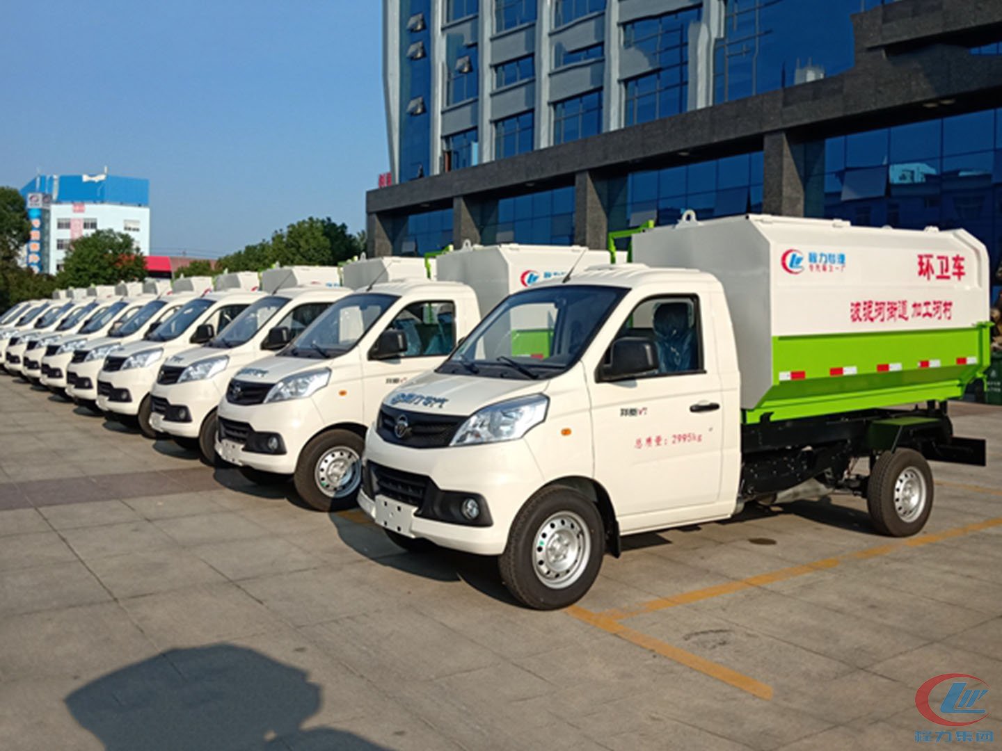 程力集團(tuán)國(guó)六福田掛桶垃圾車批量發(fā)車