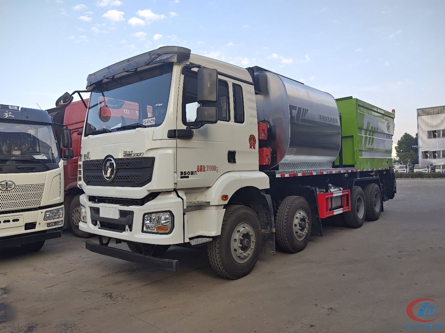 國(guó)六陜汽德龍前四后八同步碎石封層車(chē)