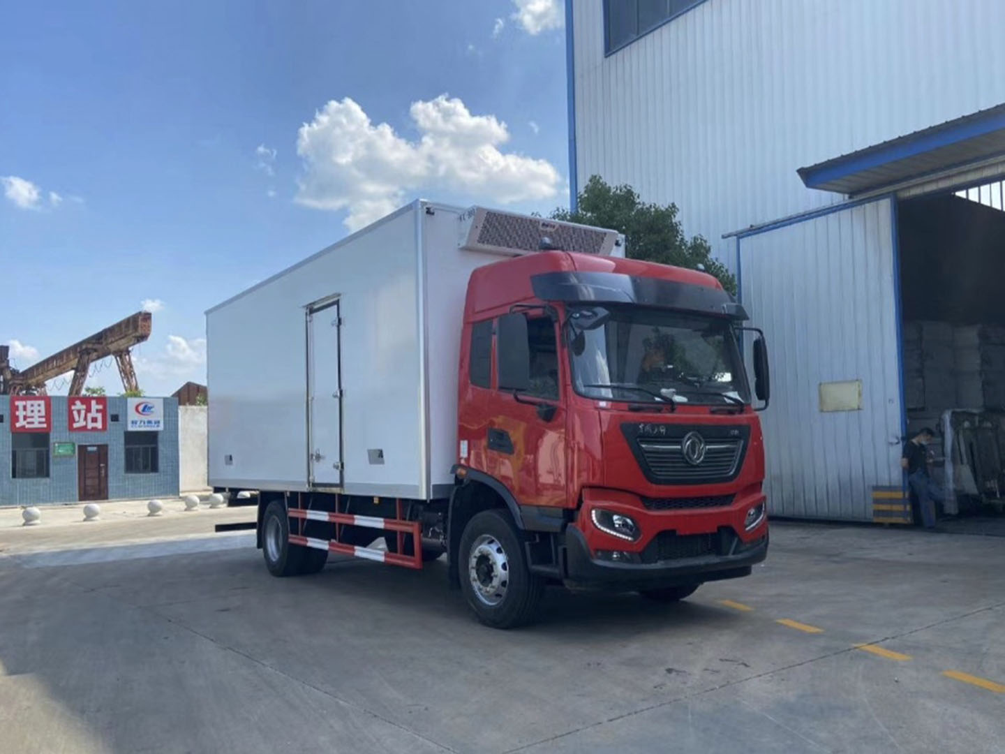 國(guó)六東風(fēng)天錦7.8米冷藏車