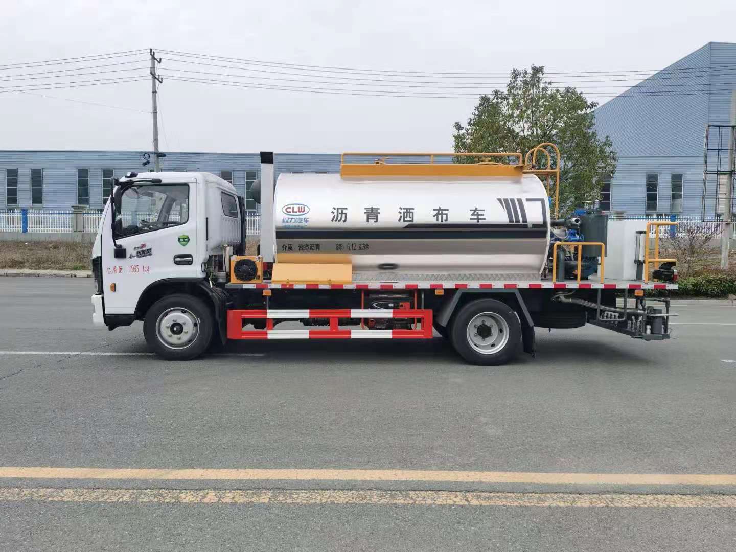 國(guó)六東風(fēng)多利卡6.5方瀝青灑布車