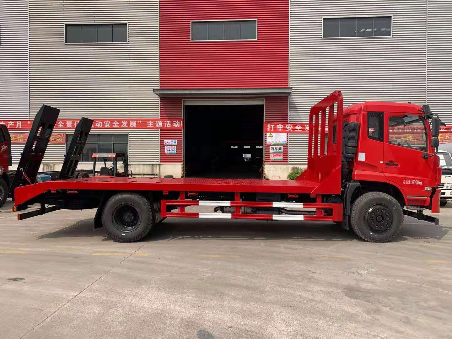 國(guó)六東風(fēng)D17-H平板運(yùn)輸車圖片