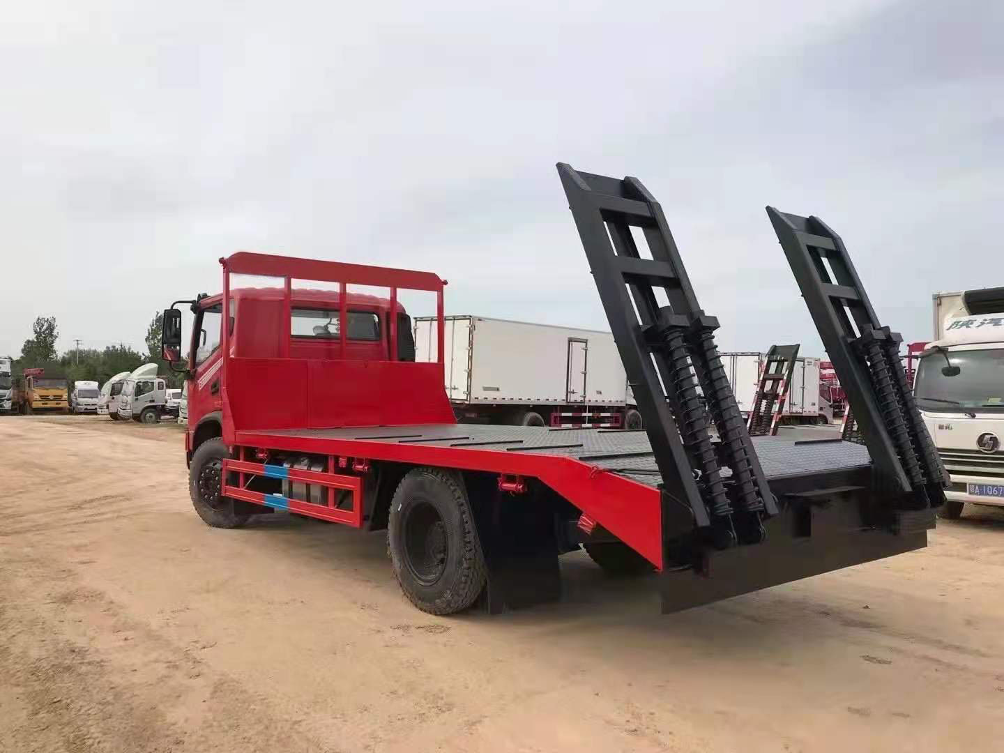 國(guó)六東風(fēng)華神T3單橋平板運(yùn)輸車圖片