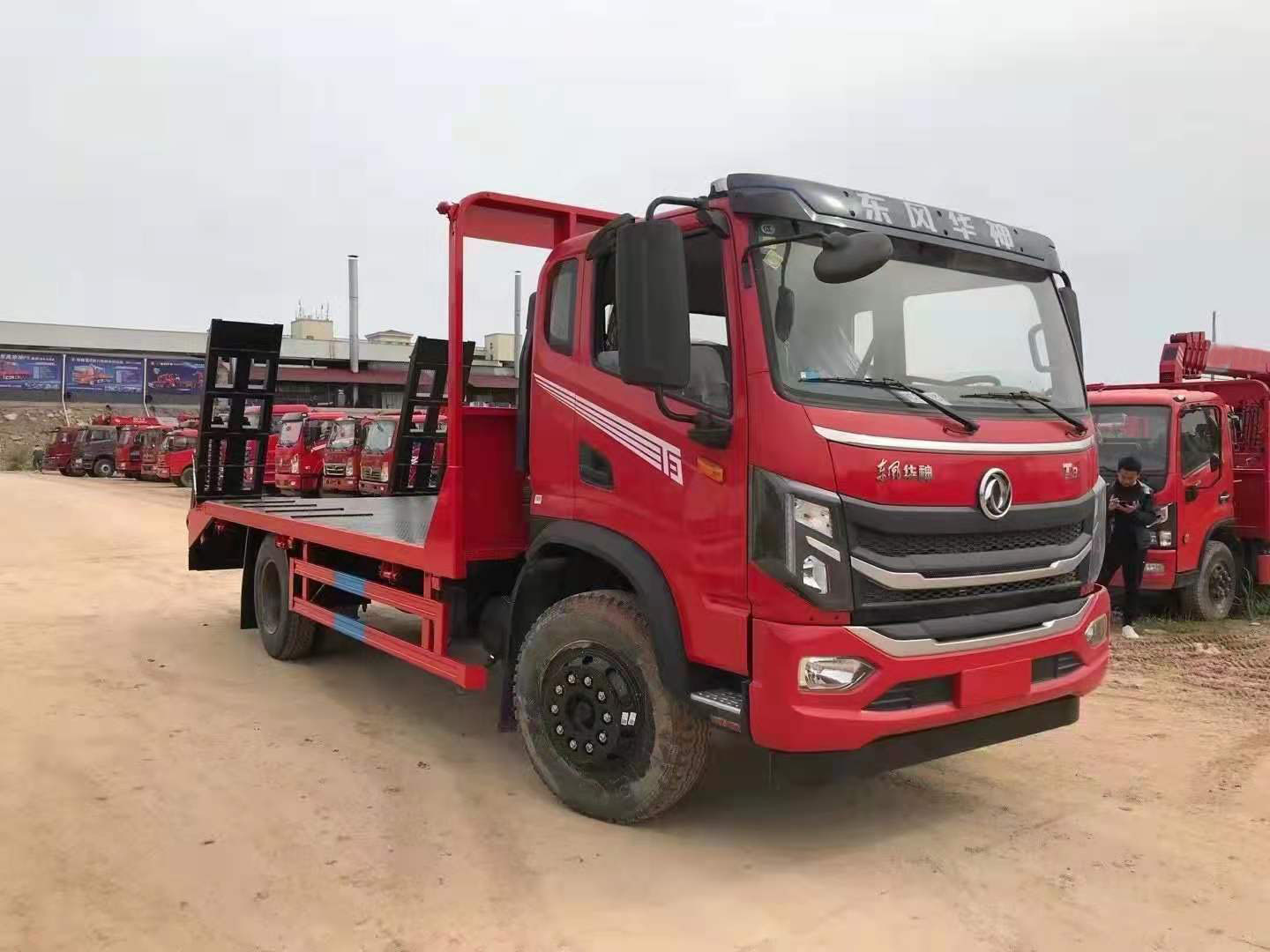 國(guó)六東風(fēng)華神T3單橋平板運(yùn)輸車圖片