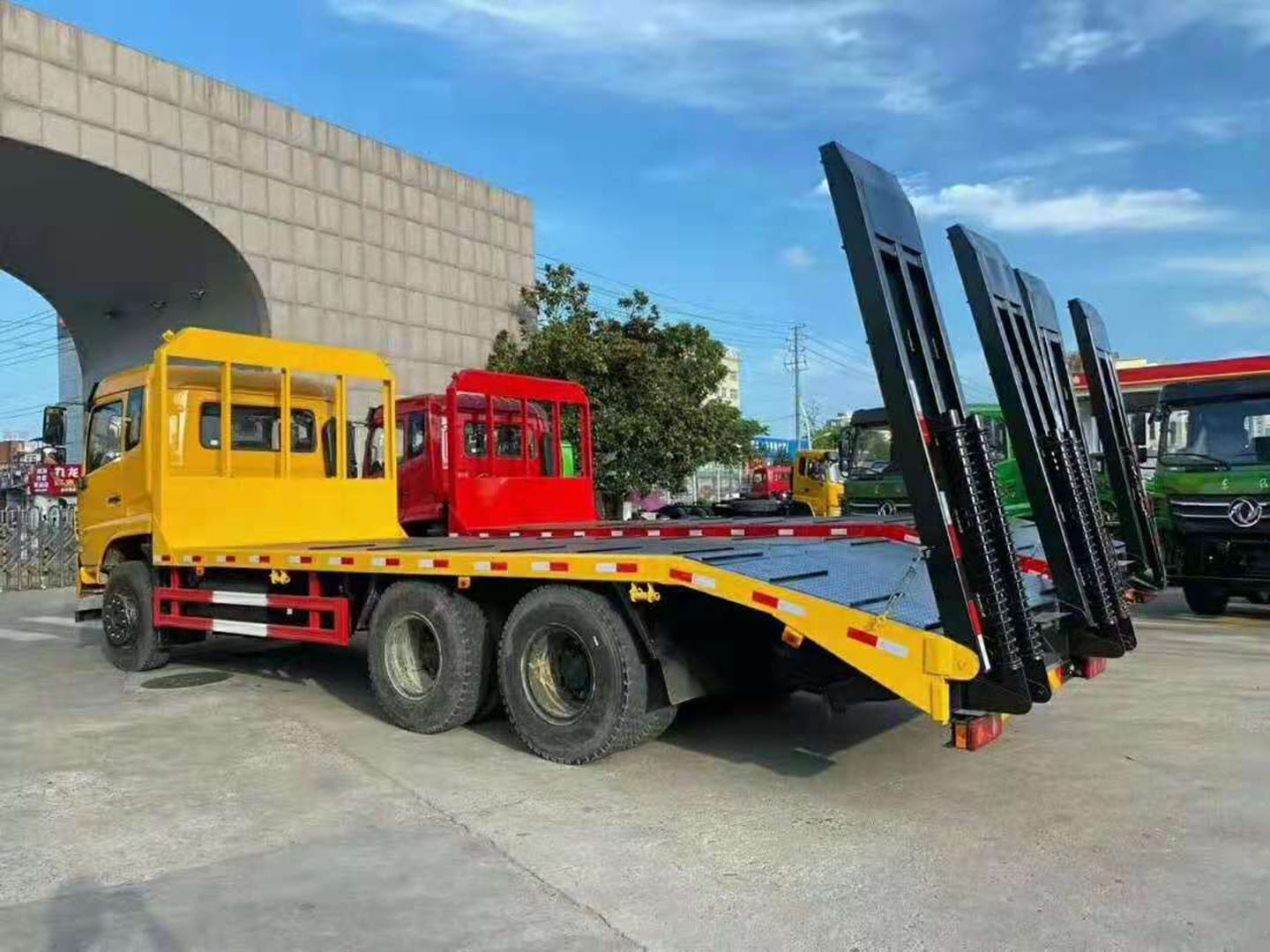 國六東風D17-H后八輪平板車圖片