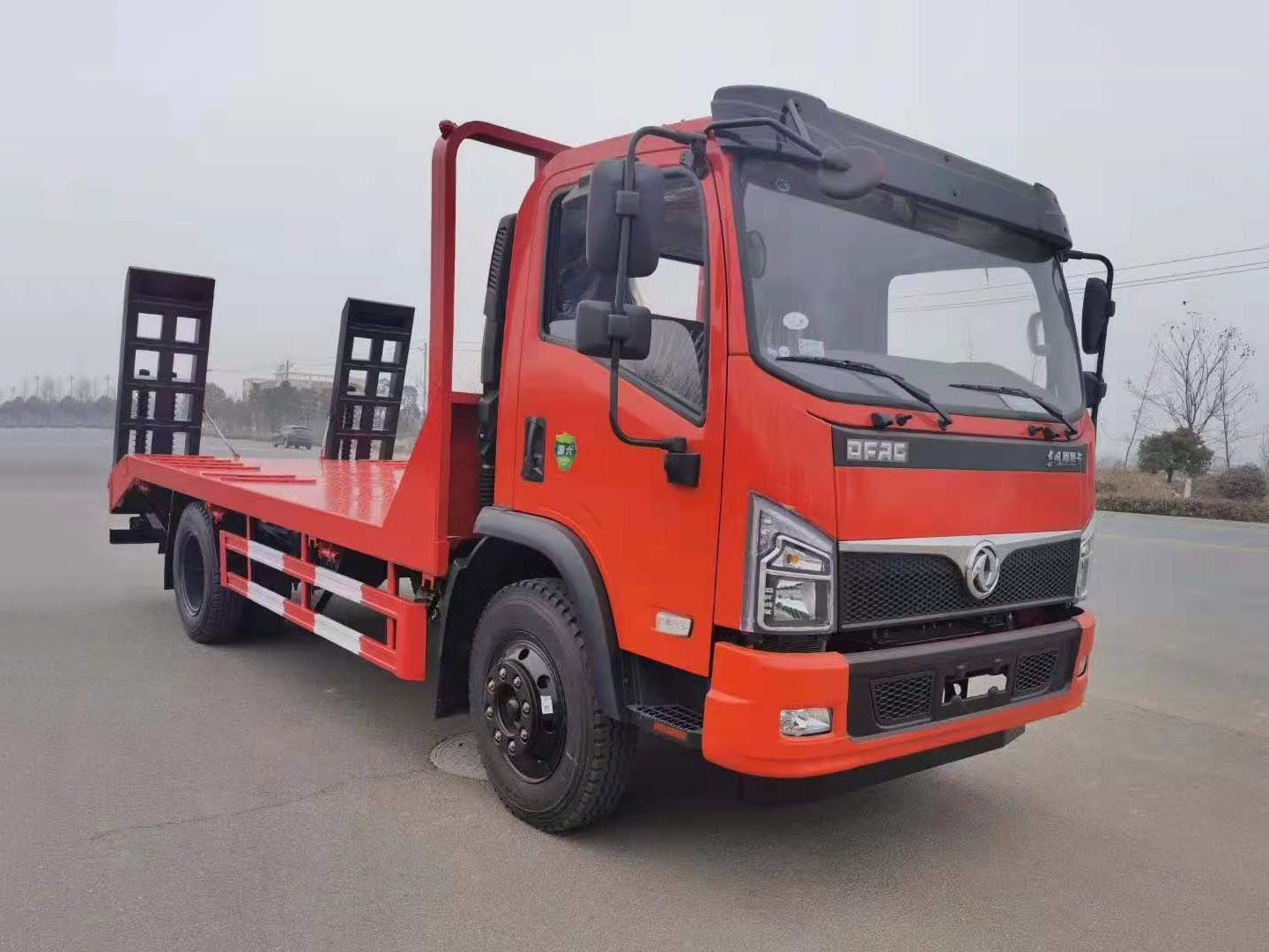 國(guó)六東風(fēng)福瑞卡平板運(yùn)輸車(chē)