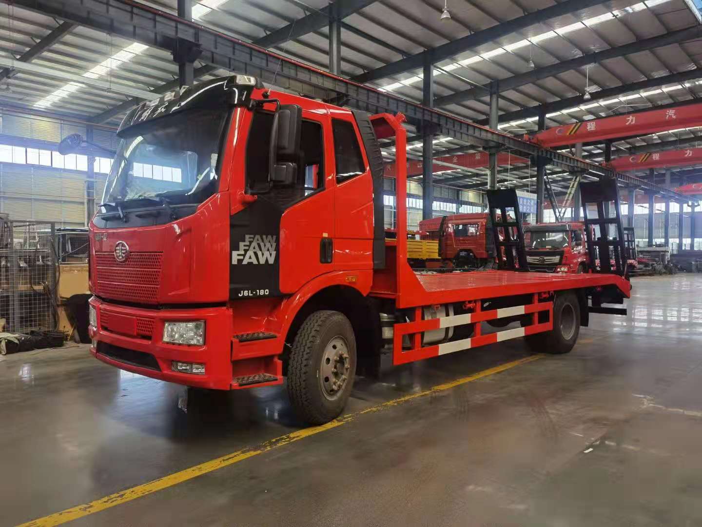 國六解放J6單橋平板運(yùn)輸車