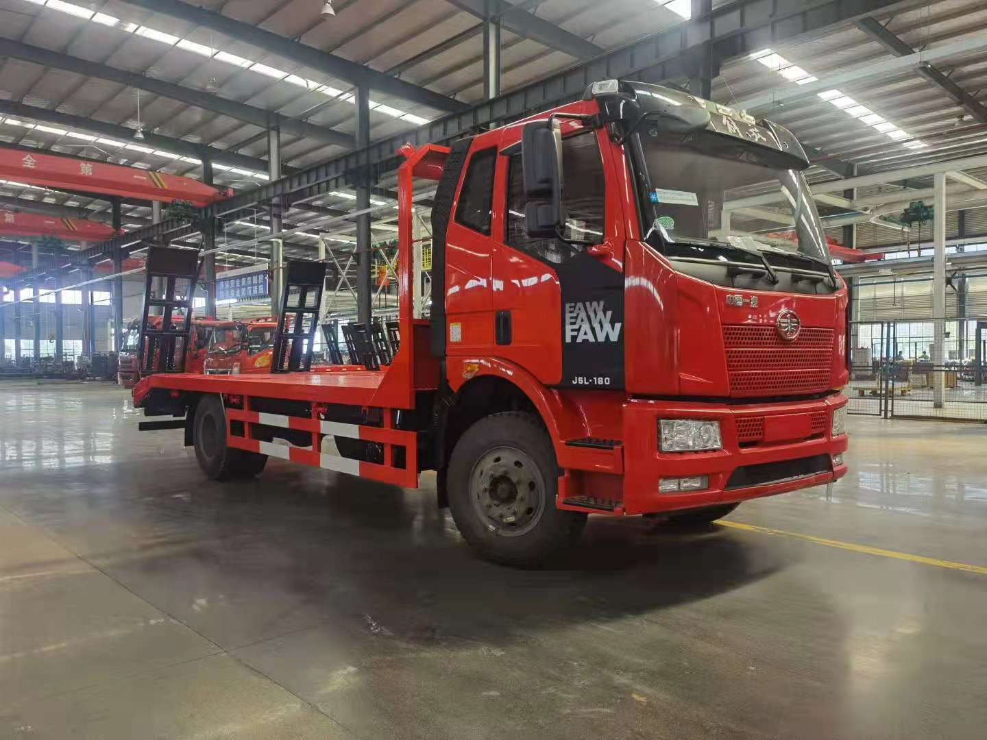 國六解放J6單橋平板運(yùn)輸車