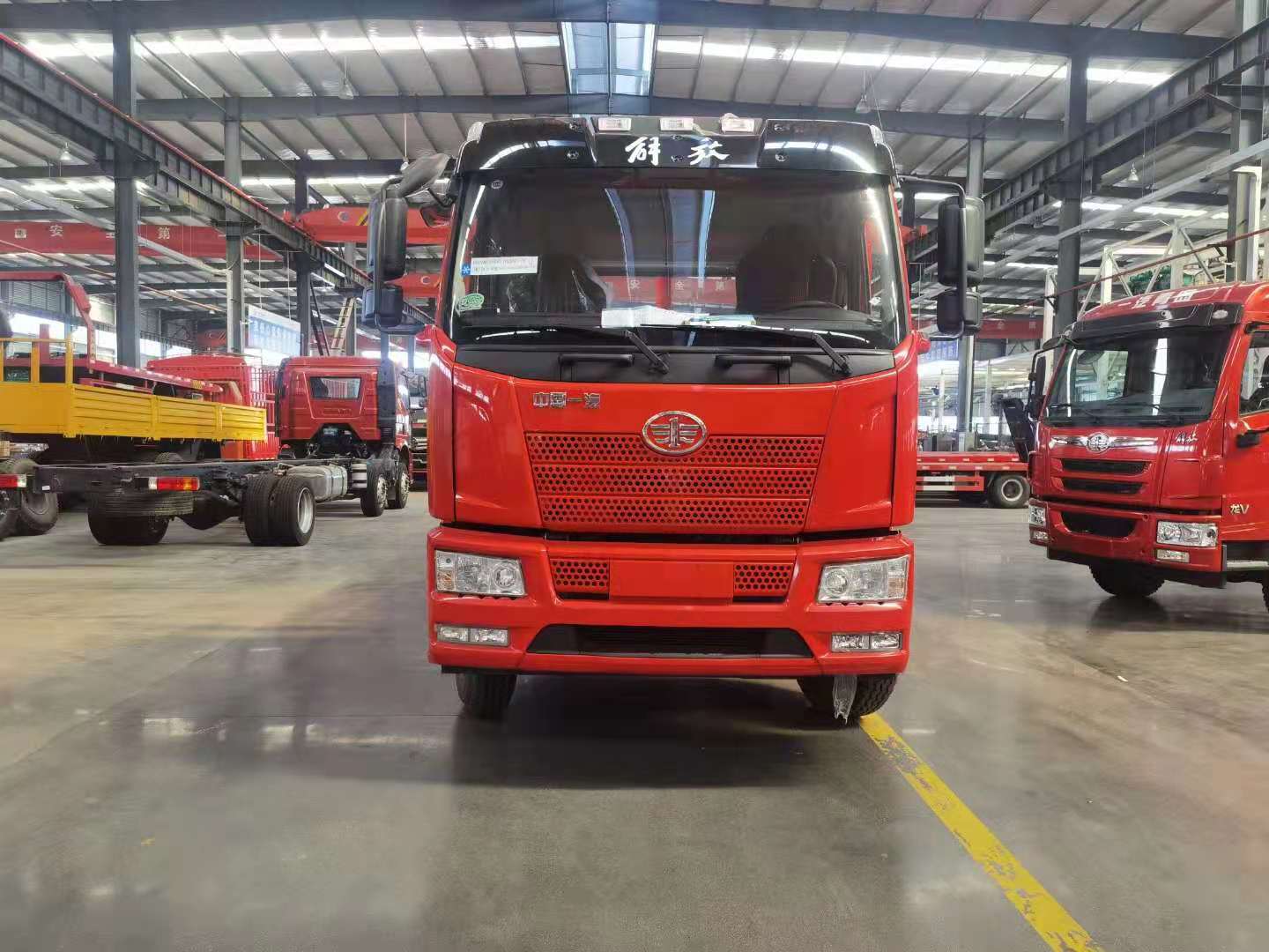 國六解放J6單橋平板運(yùn)輸車