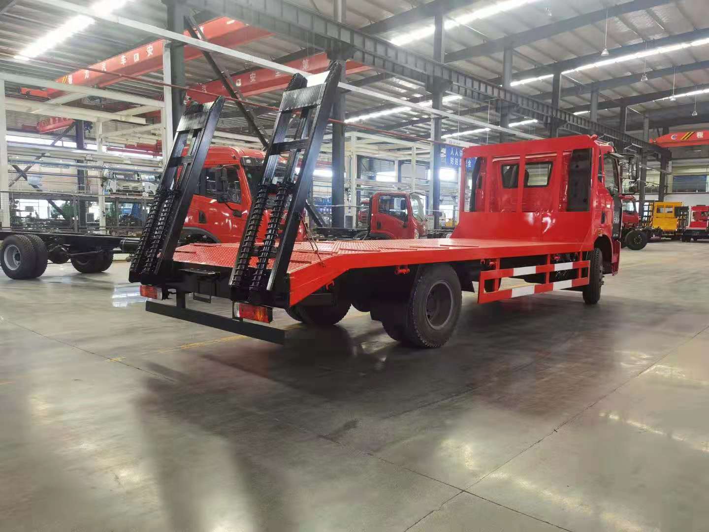 國六解放J6單橋平板運(yùn)輸車