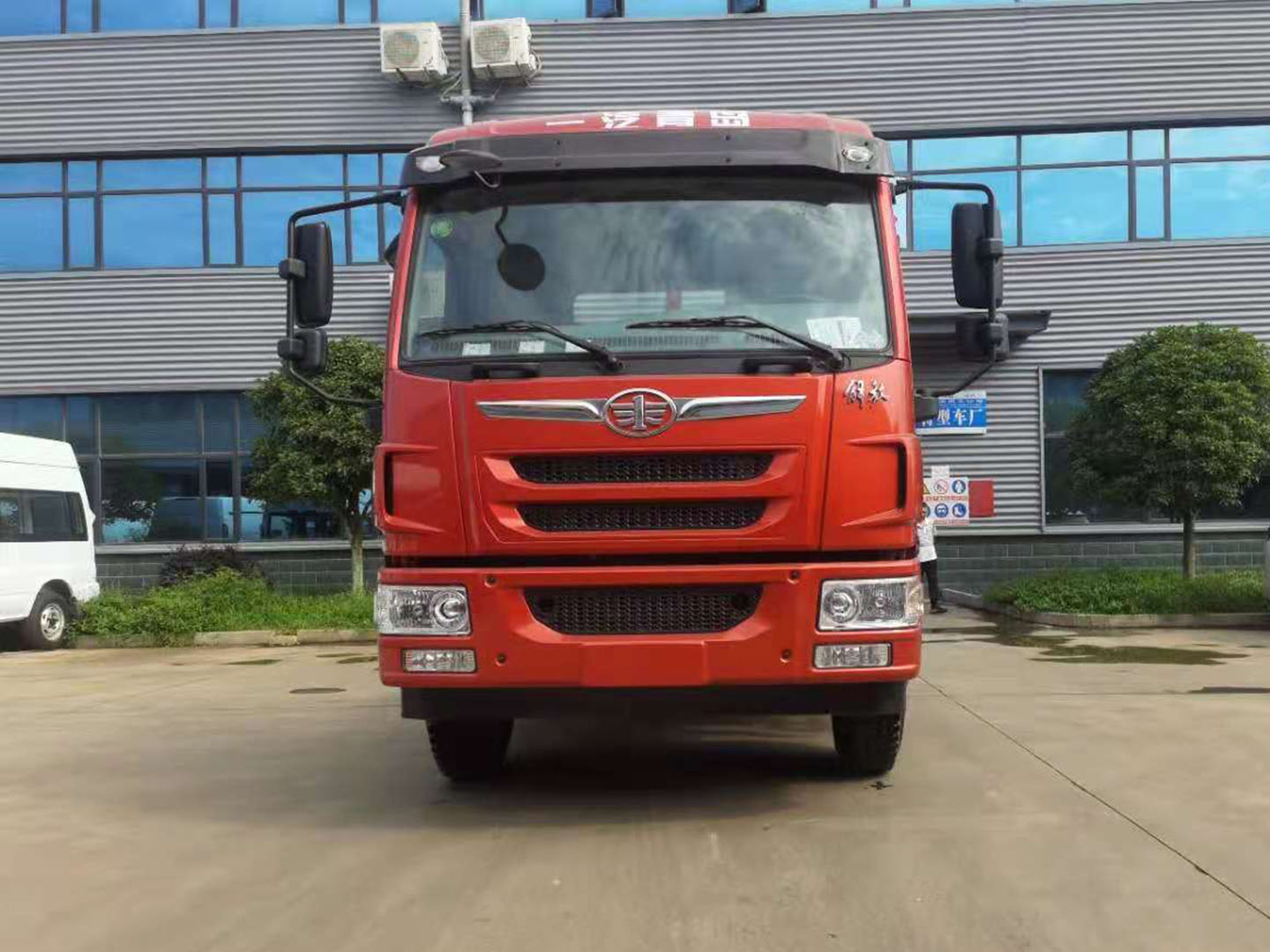 國(guó)六解放龍V單橋平板運(yùn)輸車