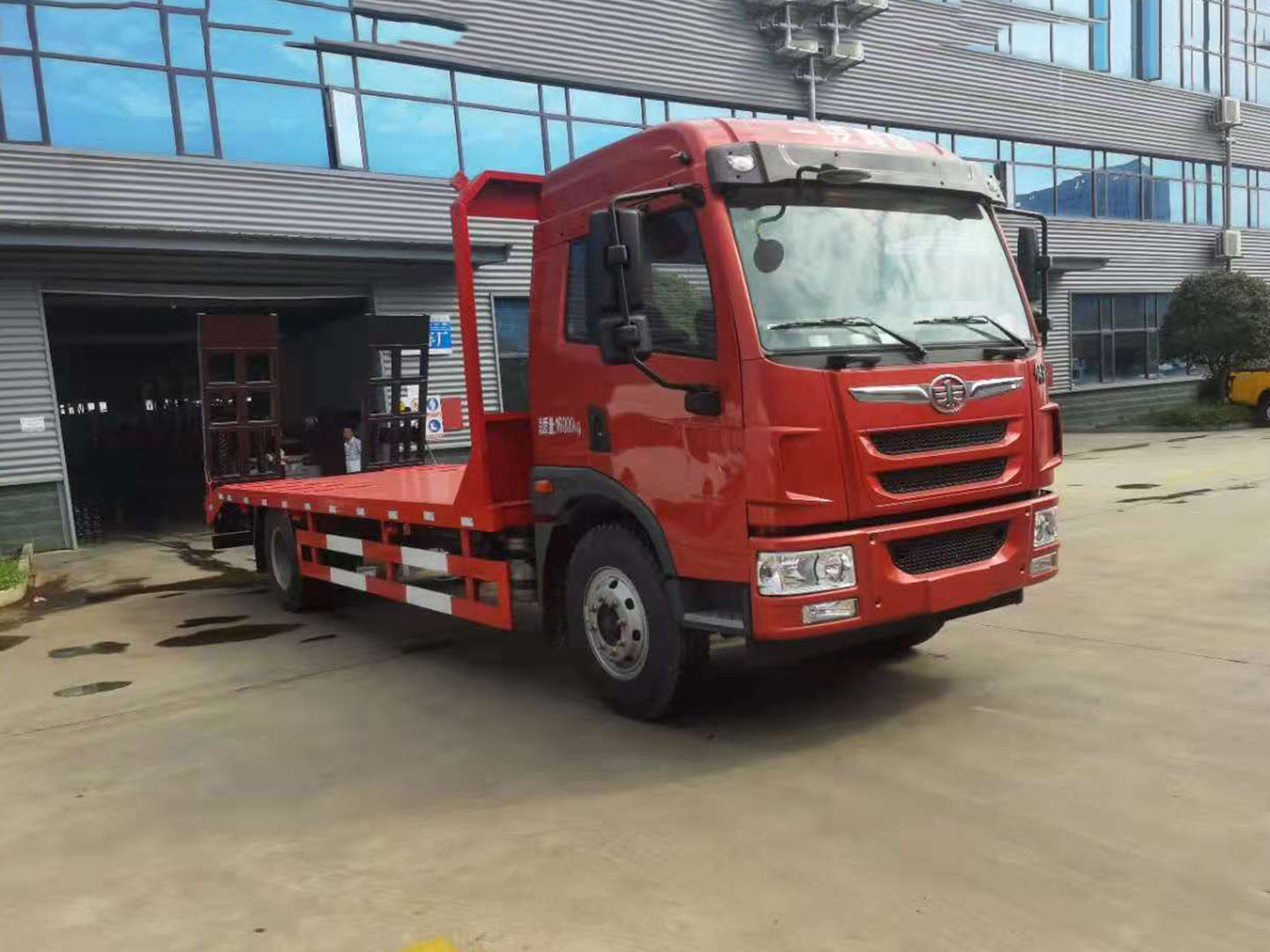 國(guó)六解放龍V單橋平板運(yùn)輸車