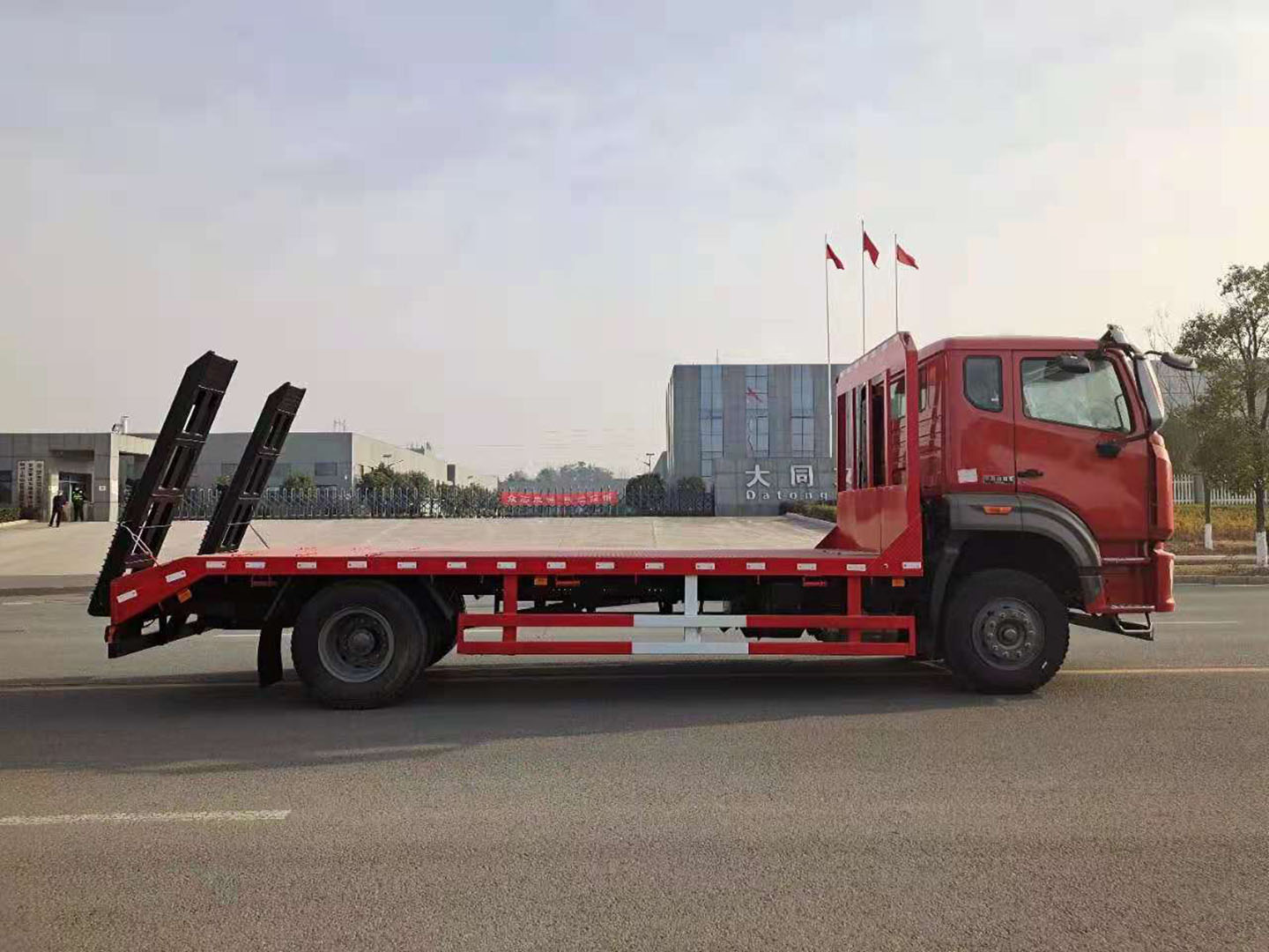 國六重汽豪沃平板運(yùn)輸車