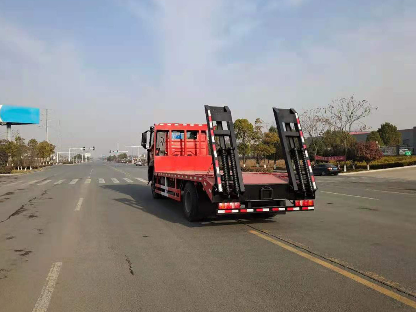 國六重汽豪沃平板運(yùn)輸車