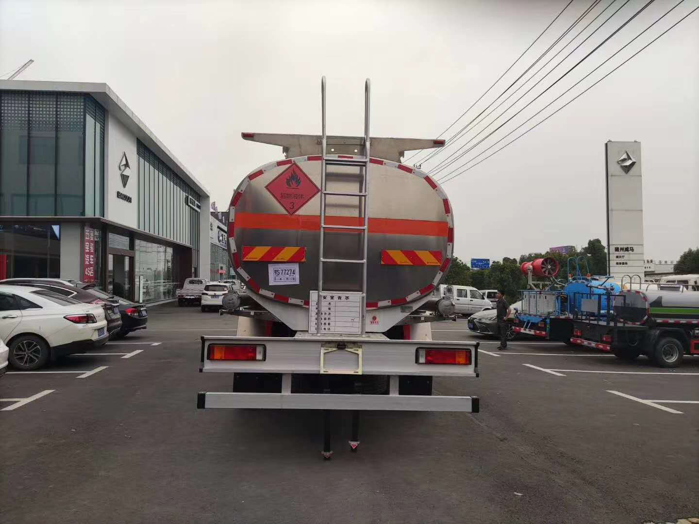 國(guó)六東風(fēng)柳汽乘龍鋁合金運(yùn)油車(chē)