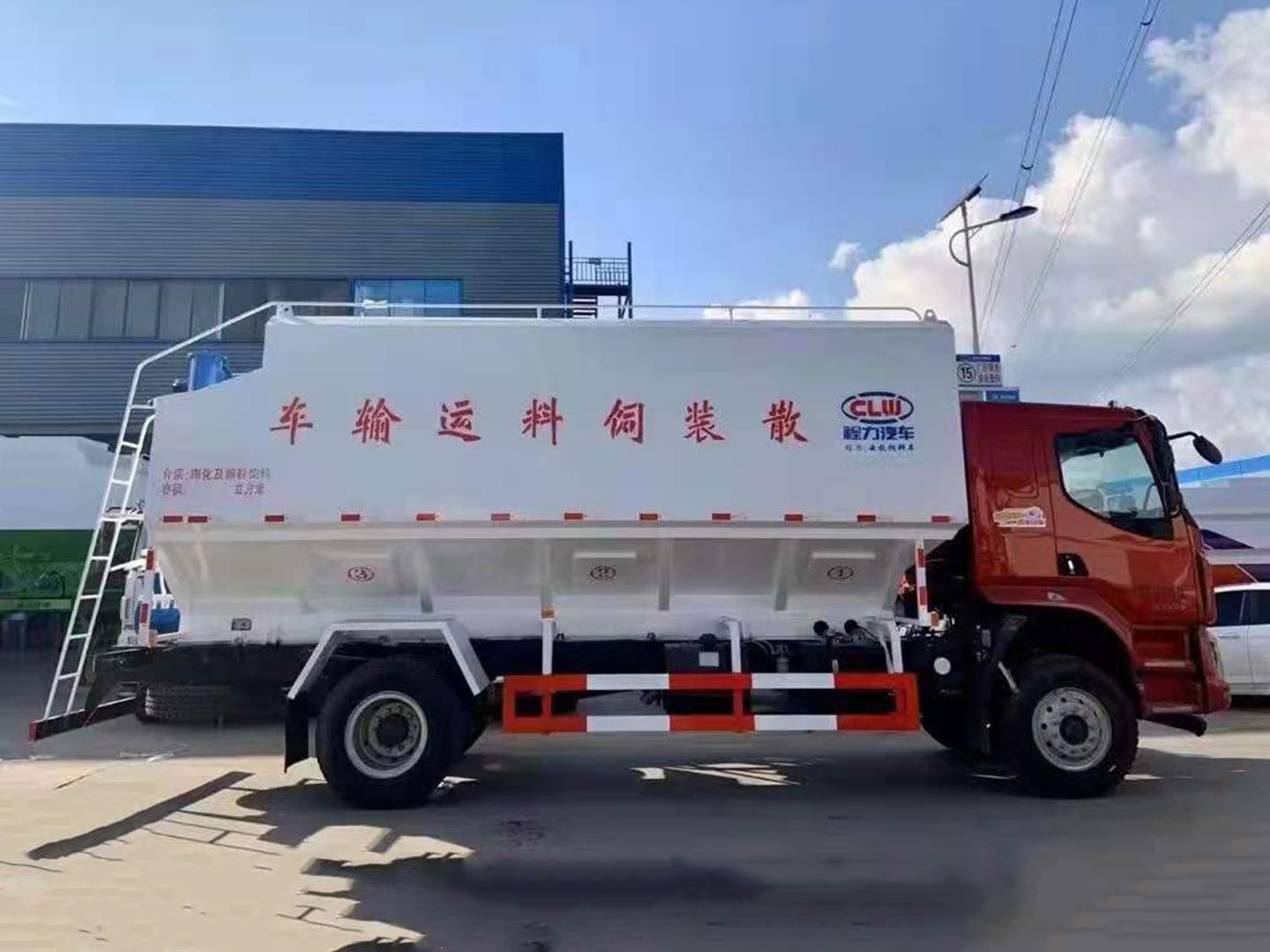 國六東風(fēng)柳汽乘龍26方散裝飼料車