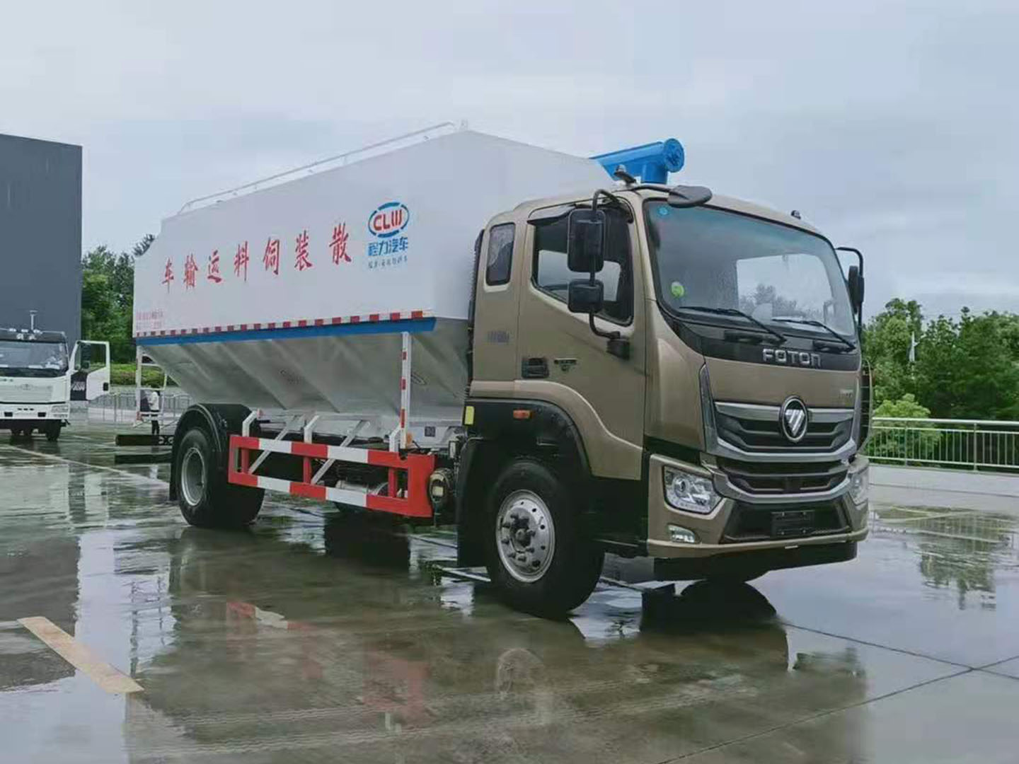 國(guó)六福田奧鈴單橋散裝飼料車