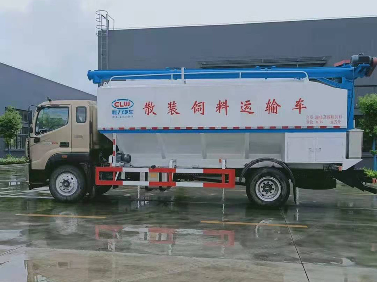 國(guó)六福田奧鈴單橋散裝飼料車