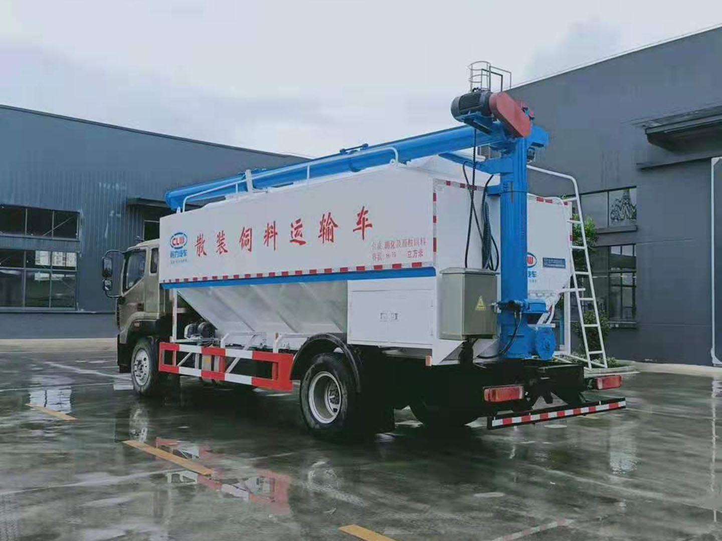 國(guó)六福田奧鈴單橋散裝飼料車