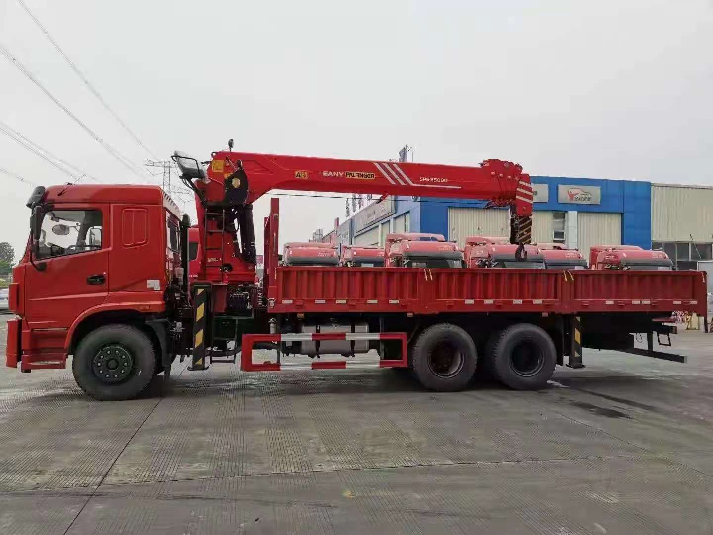 國(guó)六三環(huán)昊龍后八輪隨車吊圖片