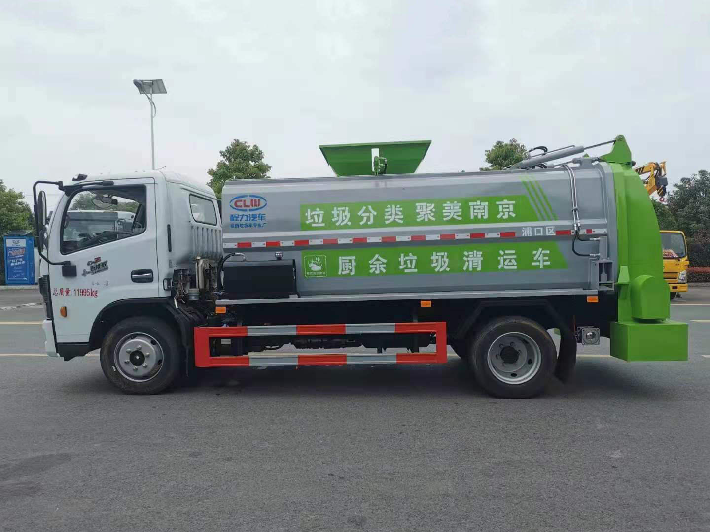 國(guó)六東風(fēng)多利卡8立方餐廚垃圾車(chē)