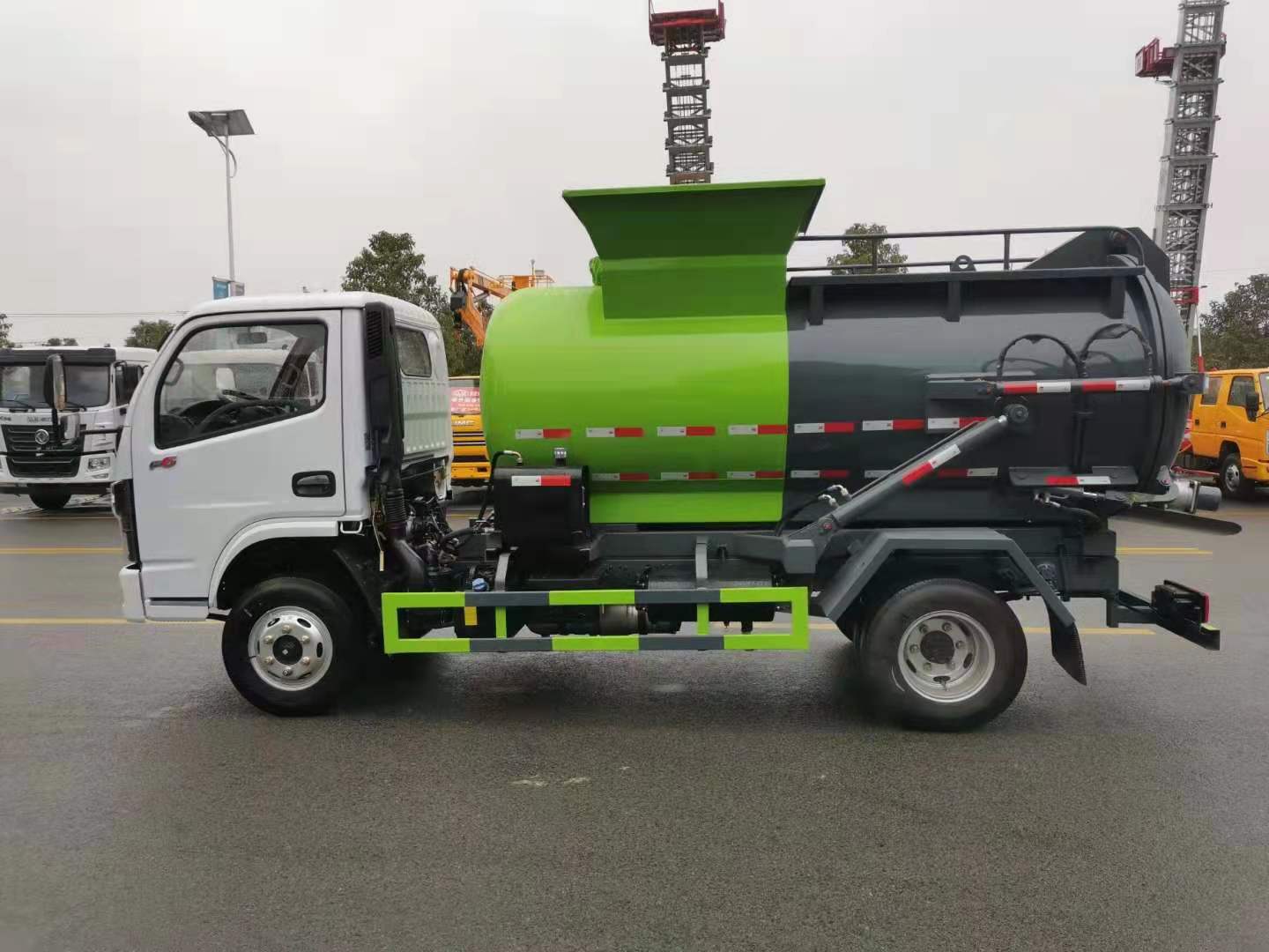 國(guó)六東風(fēng)福瑞卡（圓罐）餐廚垃圾車