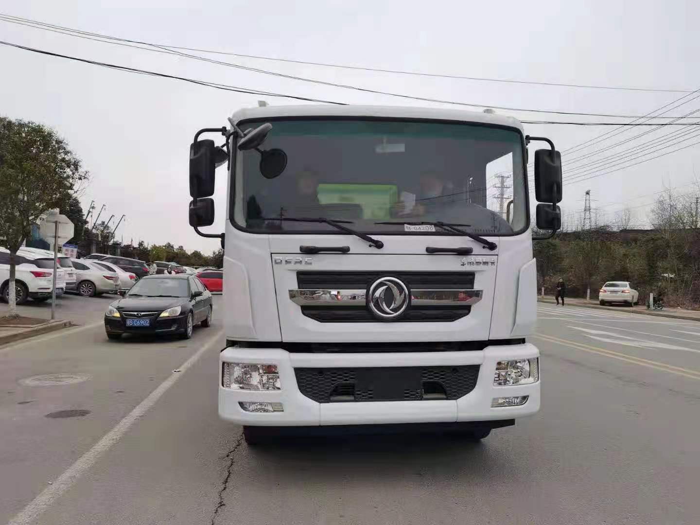 國六東風(fēng)多利卡D9方罐餐廚垃圾車圖片