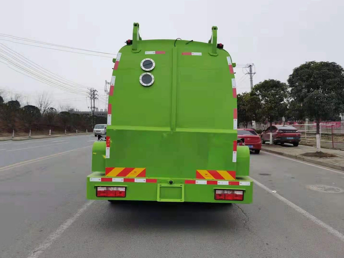 國六東風(fēng)多利卡D9方罐餐廚垃圾車圖片