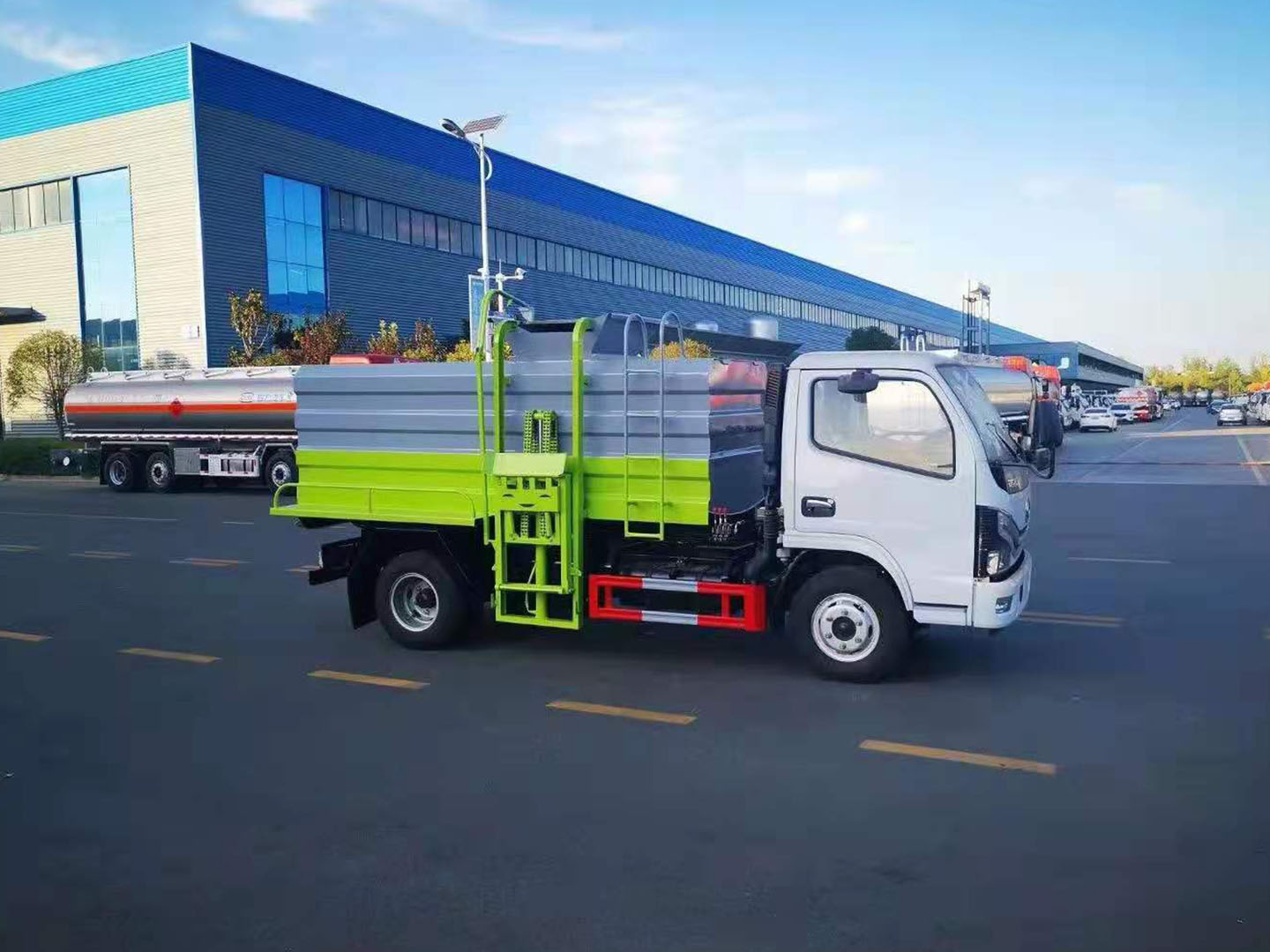 國(guó)六東風(fēng)多利卡藍(lán)牌餐廚垃圾車