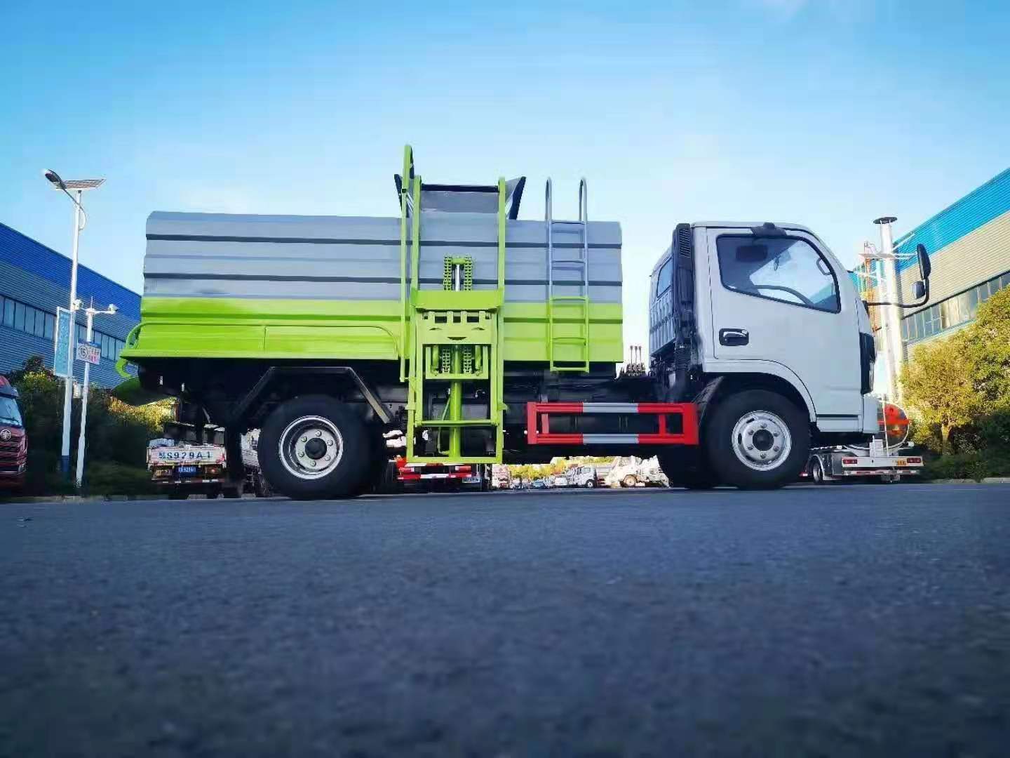 國(guó)六東風(fēng)多利卡藍(lán)牌餐廚垃圾車