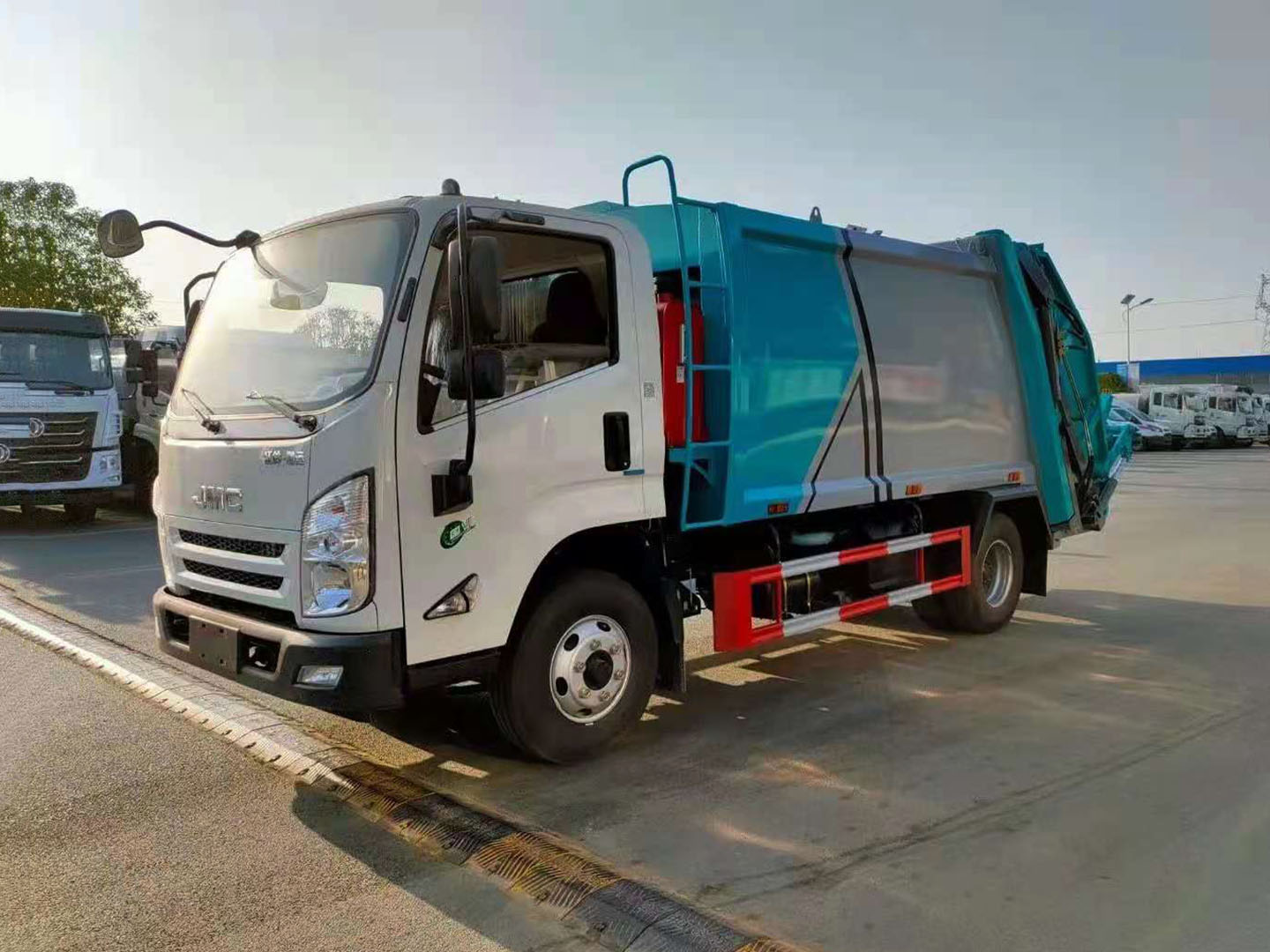 國六江鈴凱運(yùn)7立方壓縮垃圾車