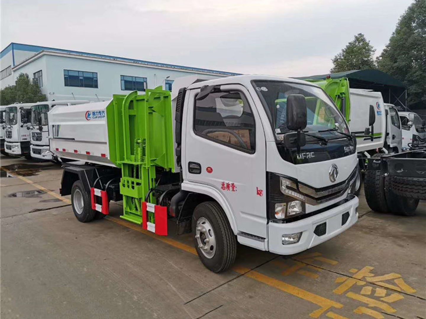 國(guó)六東風(fēng)多利卡5方掛桶式垃圾車(chē)