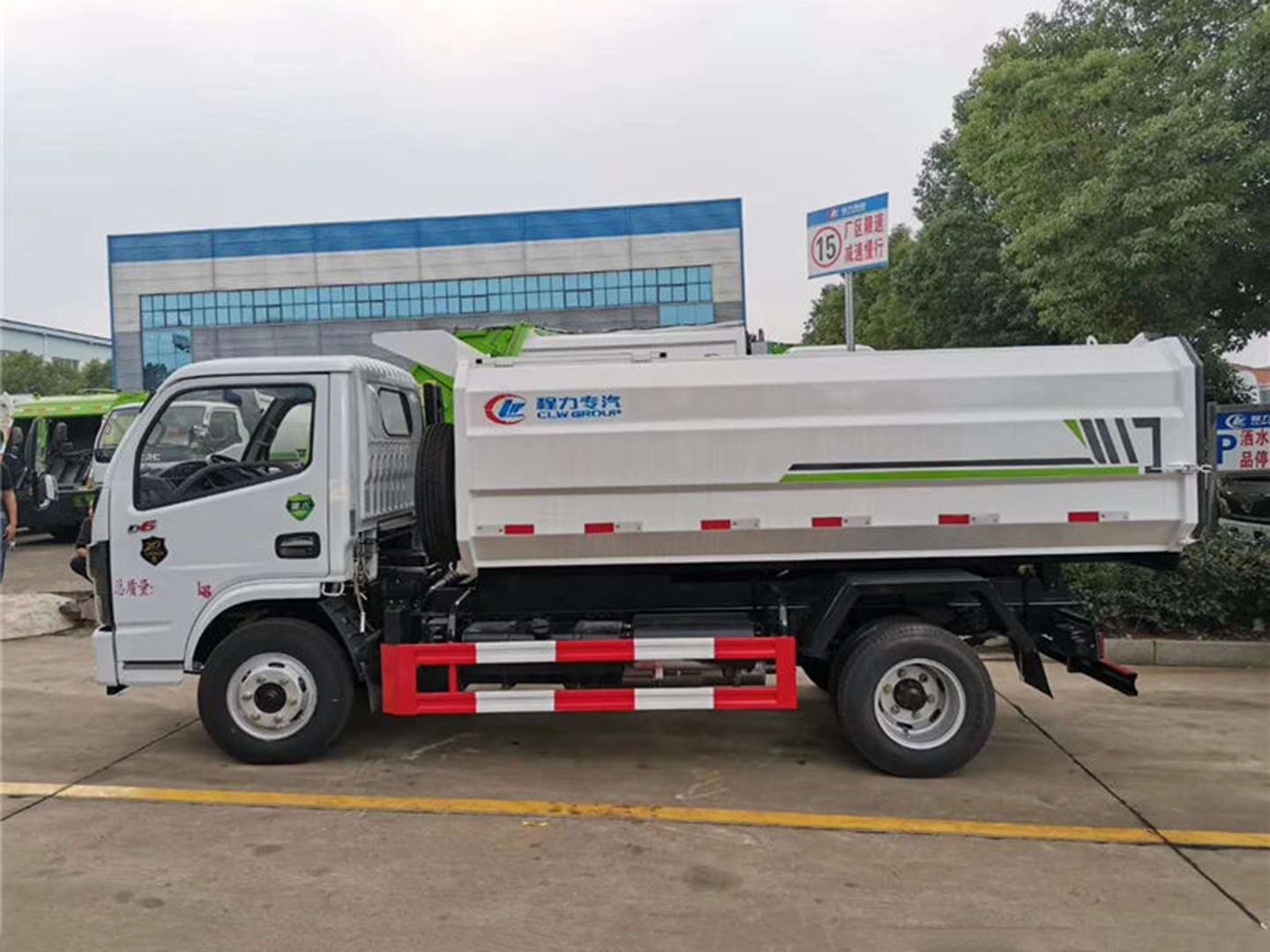 國(guó)六東風(fēng)多利卡5方掛桶式垃圾車(chē)