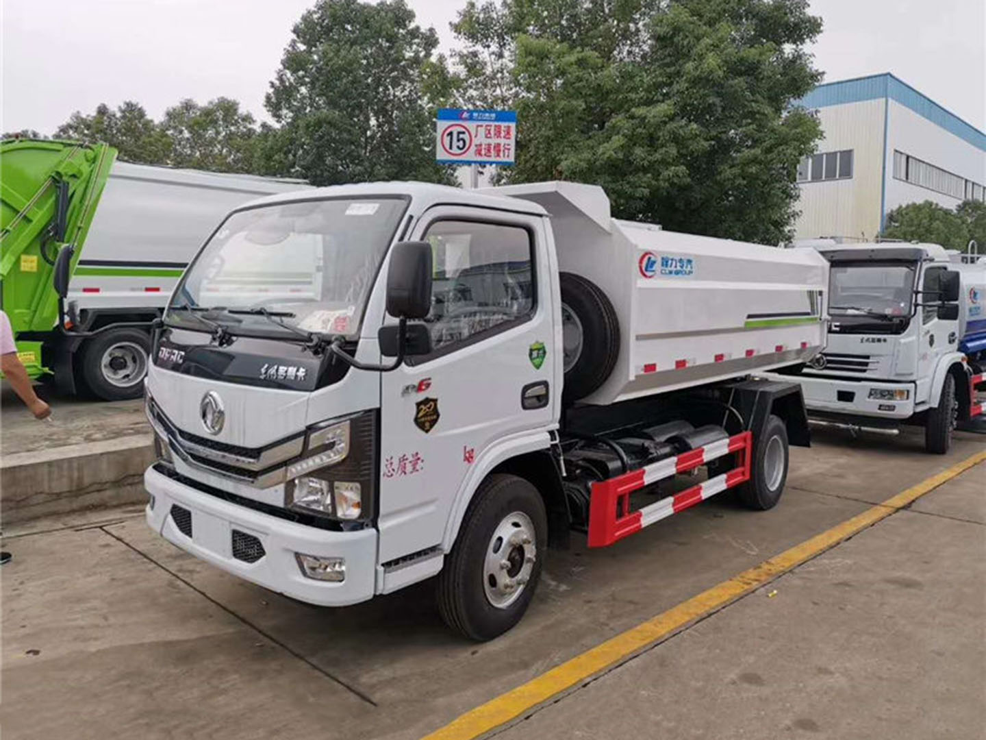 國(guó)六東風(fēng)多利卡5方掛桶式垃圾車(chē)