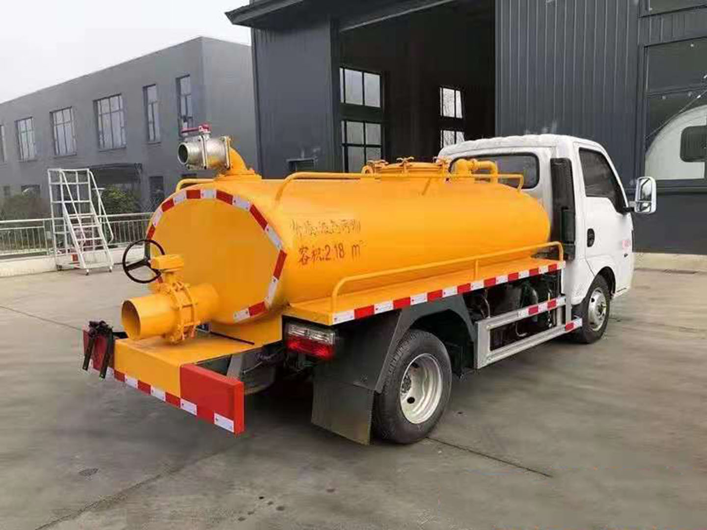 國六東風(fēng)途逸吸糞車