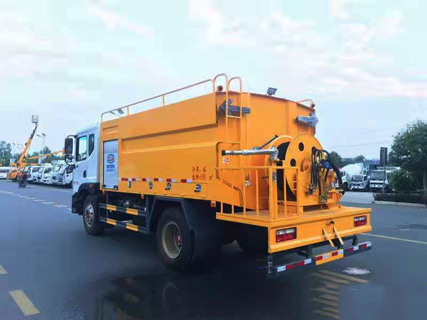 國六東風(fēng)多利卡D9高壓清洗車