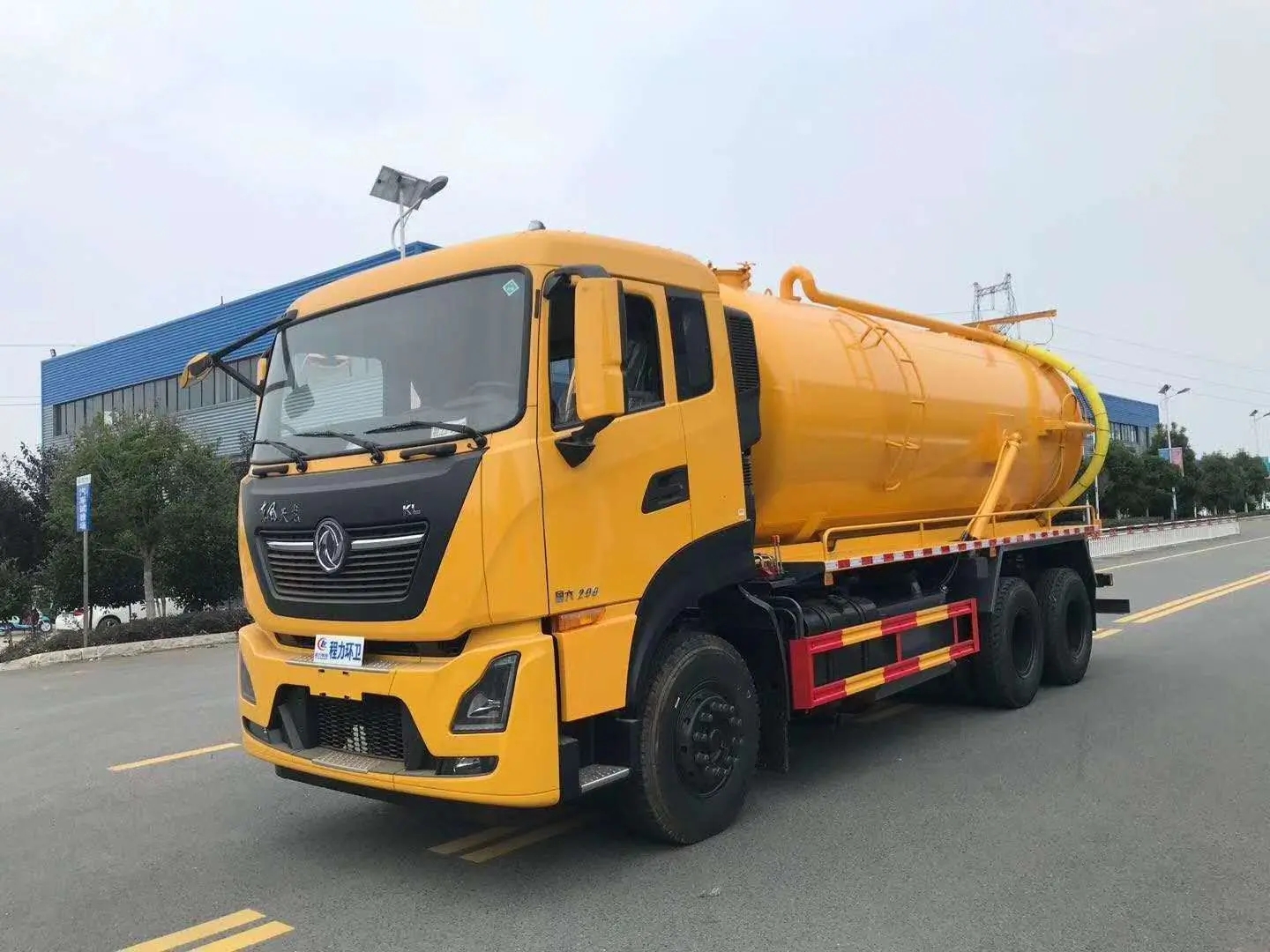 國(guó)六東風(fēng)天龍后雙橋19方吸污車