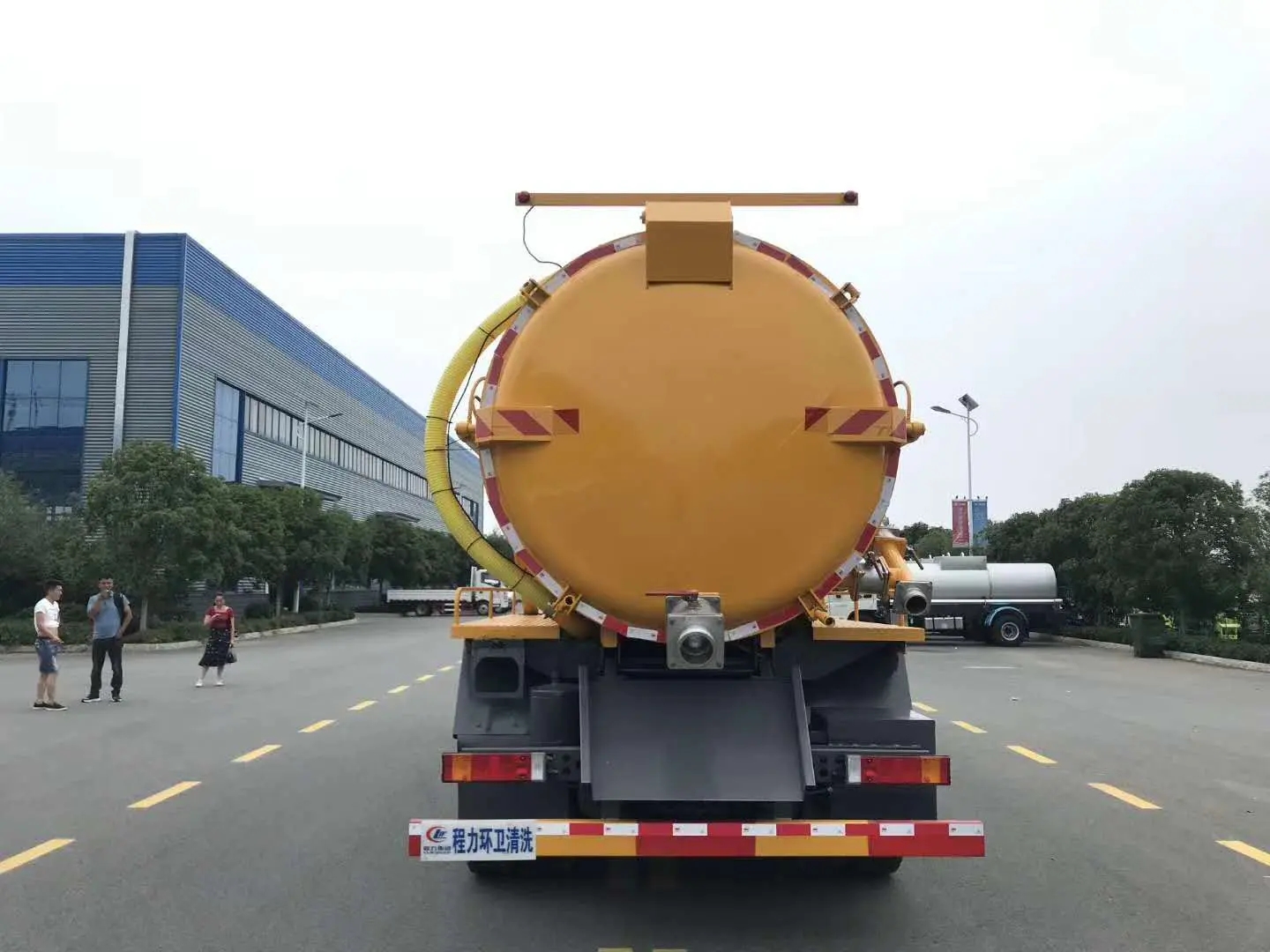 國(guó)六東風(fēng)天龍后雙橋19方吸污車