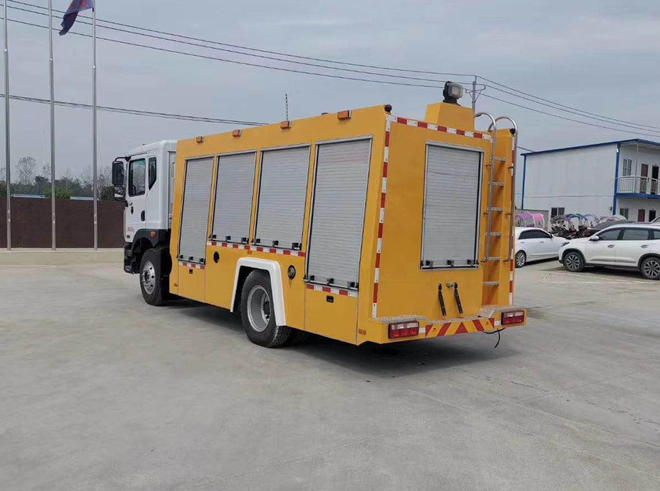 東風(fēng)D9排水搶險(xiǎn)車