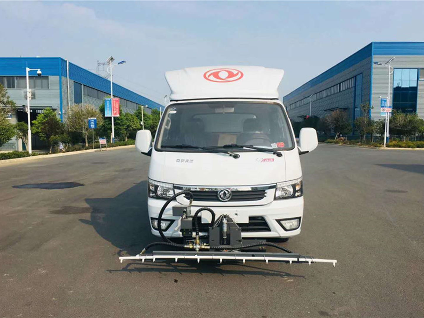 東風(fēng)途逸路面養(yǎng)護(hù)車