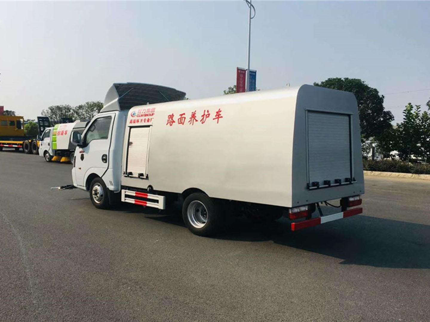 東風(fēng)途逸路面養(yǎng)護(hù)車