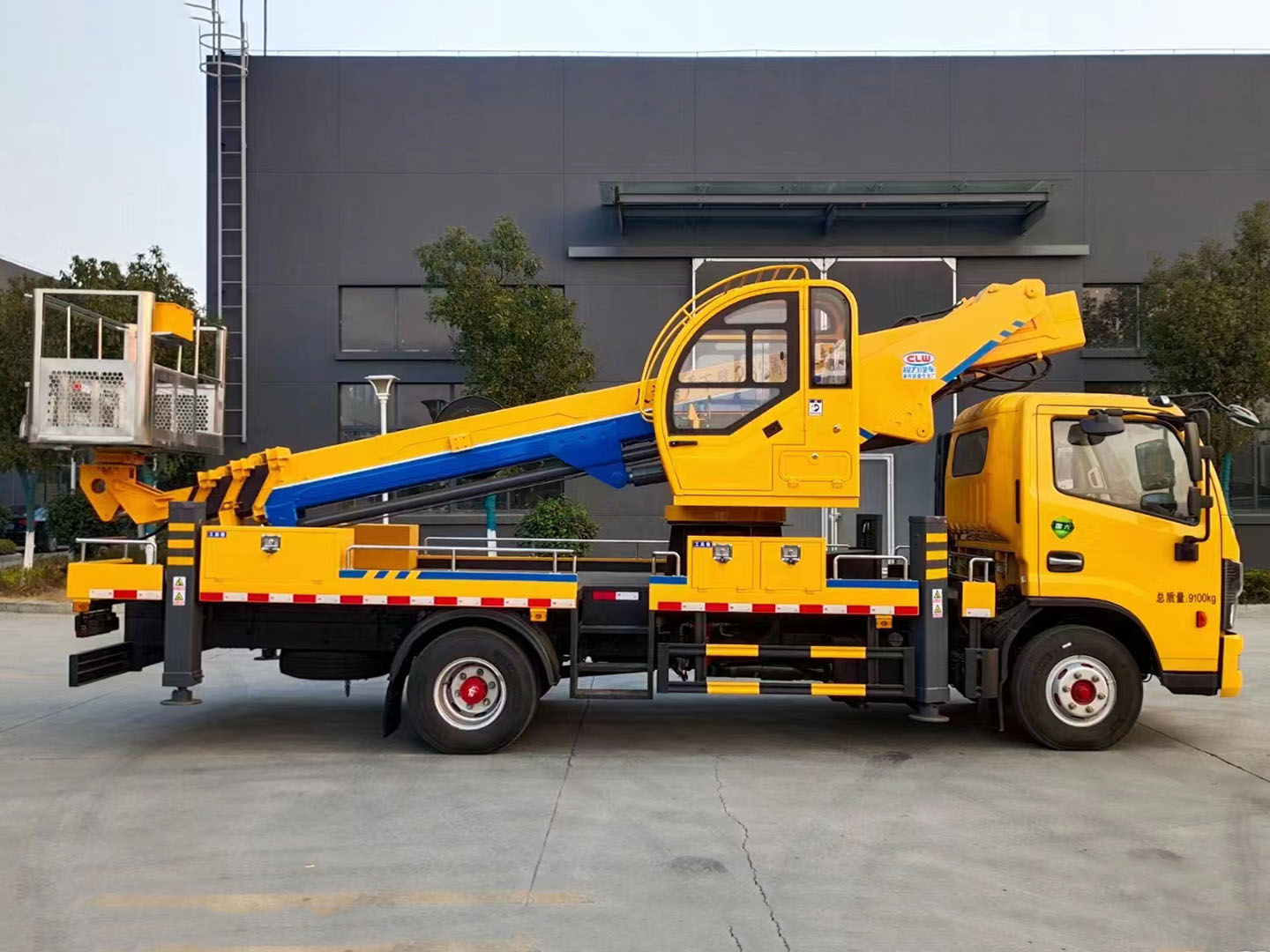 國(guó)六東風(fēng)多利卡26米高空作業(yè)車(chē)