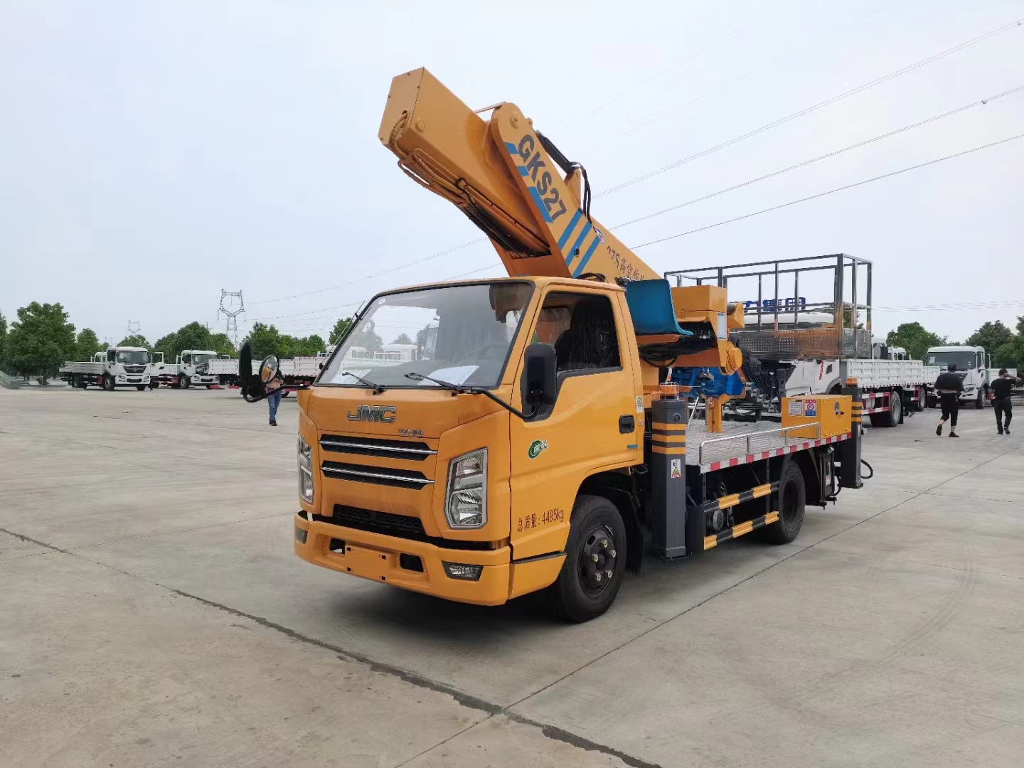 江鈴藍牌27米六節(jié)臂直臂高空作業(yè)車