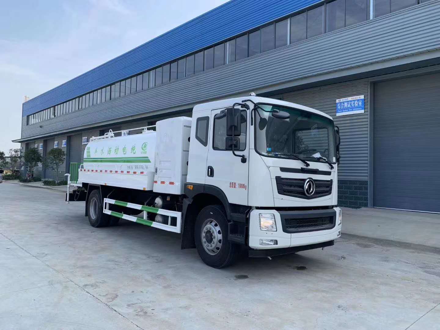 東風10方純電動灑水車