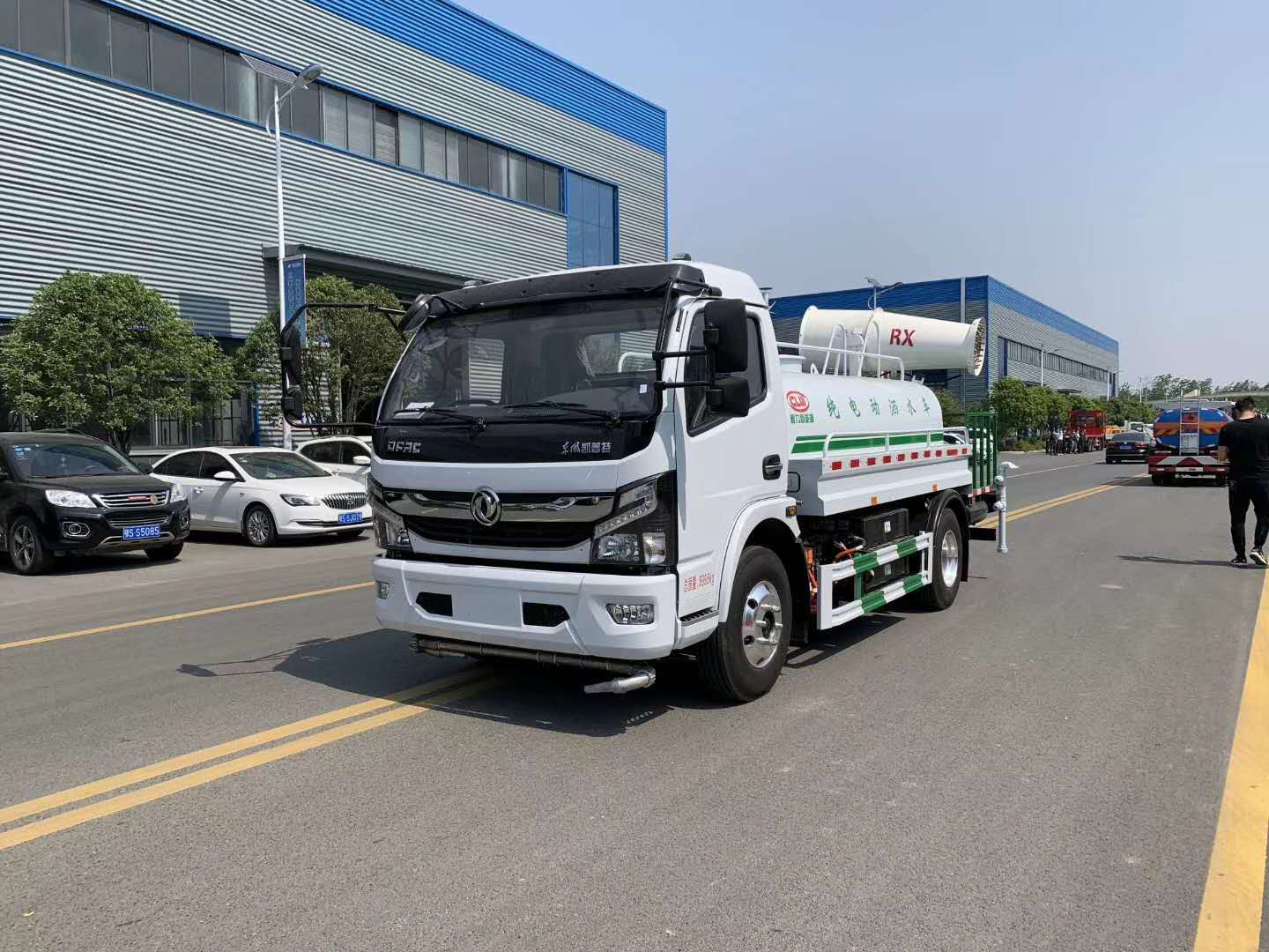 東風(fēng)凱普特新能源純電動(dòng)5方灑水車(chē)